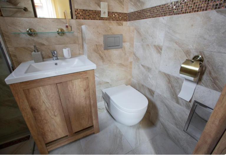 Homely 4 Bedroom Apartment - Old Town - By Upstairs Krakow Dış mekan fotoğraf