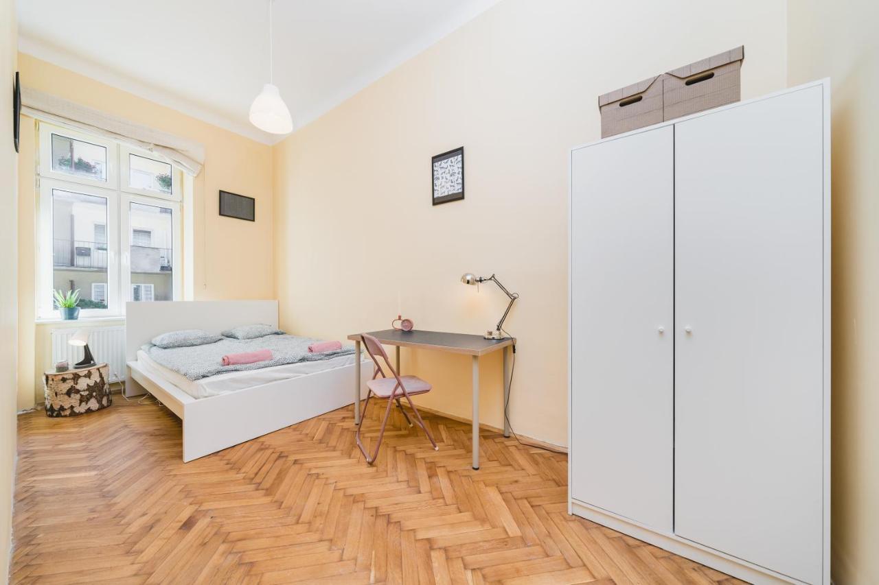 Homely 4 Bedroom Apartment - Old Town - By Upstairs Krakow Dış mekan fotoğraf