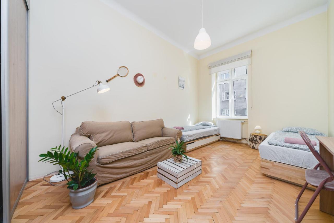 Homely 4 Bedroom Apartment - Old Town - By Upstairs Krakow Dış mekan fotoğraf