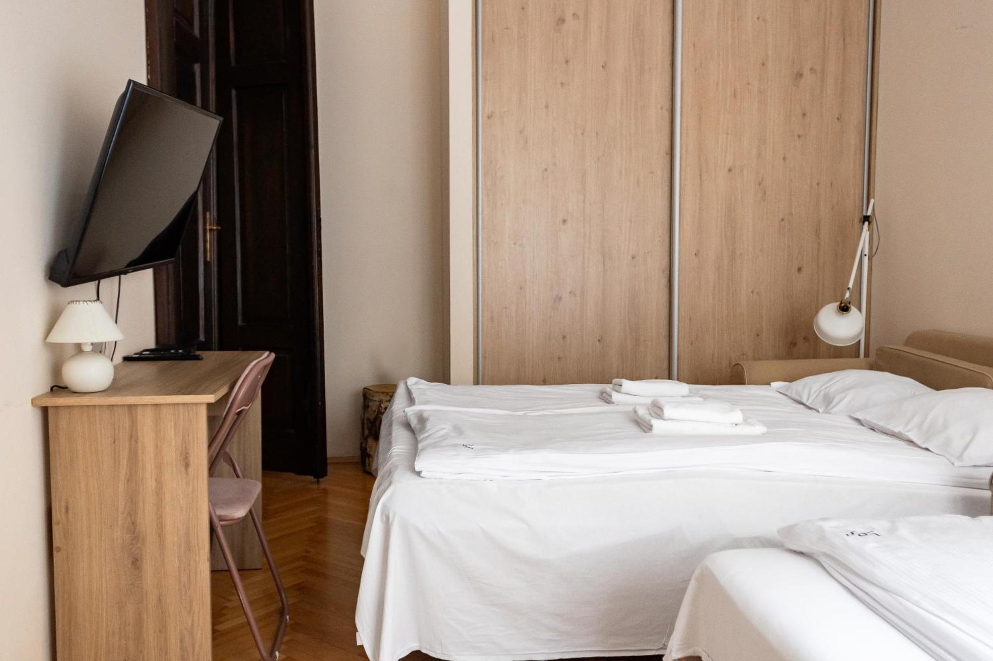 Homely 4 Bedroom Apartment - Old Town - By Upstairs Krakow Dış mekan fotoğraf