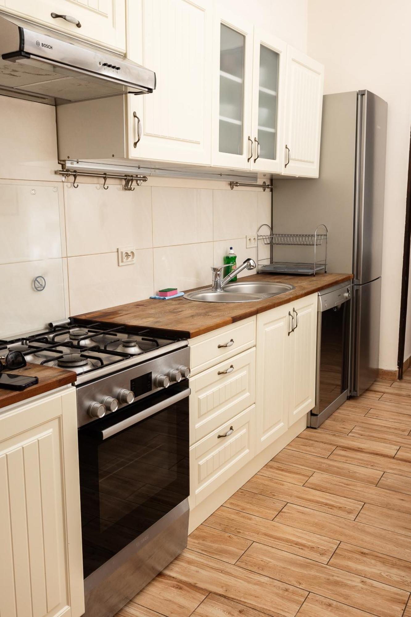 Homely 4 Bedroom Apartment - Old Town - By Upstairs Krakow Dış mekan fotoğraf